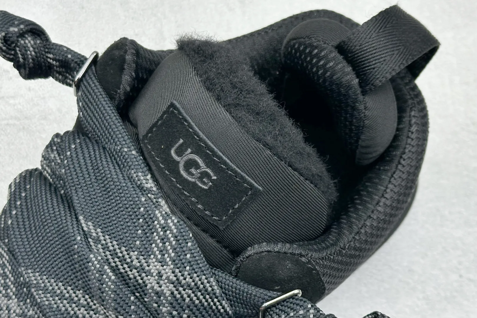 🐲💰 560 supports store UGG Mel style upper design, recycled ballistic canvas mesh, high-quality suede upper, two-color flat shoelaces. The inner material of the shoe is made of Longfeng sheep fur. Furry lining keeps warm and locks in heat. The sole material is a comfortable Treadlite by UGG EVA light wing outsole. Item number: 1144032 Size: 35-43